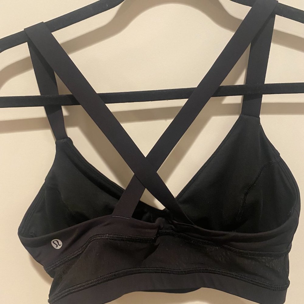 Lululemon Black Size 8 Sports Bra With Mesh - Picture 3 of 4